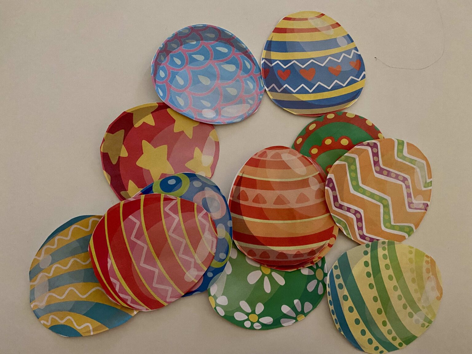 zabawa z latarką wielkanoc